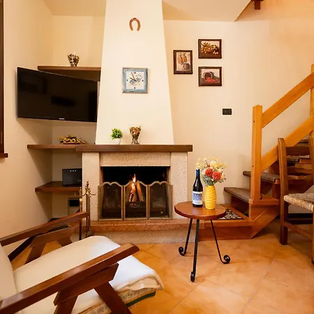 Rifugio Tra I Boschi - Camino & Balcone Apartment